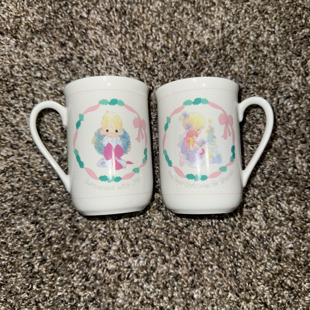 Set of Two White Holiday Mugs with Cute Illustrations precious‎ momembts